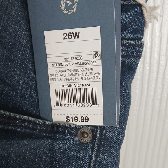 Universal Thread Dark Blue Jean Shorts - Picture 2 of 4